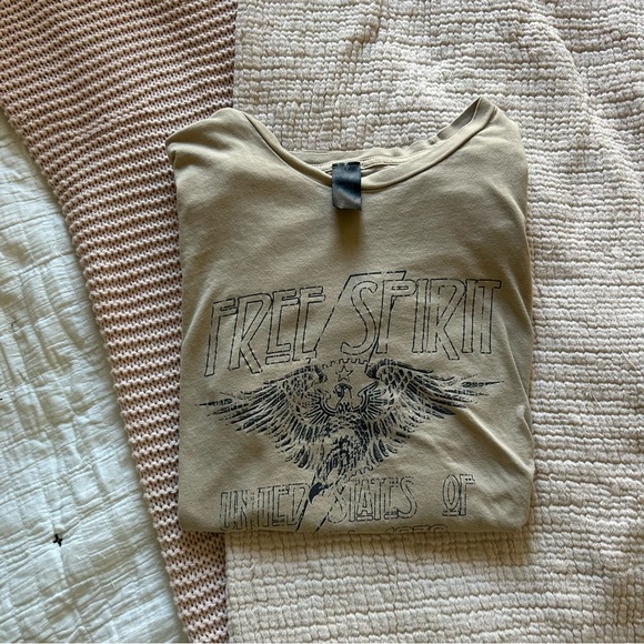 Free Spirit Graphic T-Shirt - Picture 7 of 7